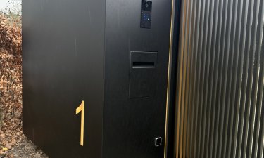 Aluminium schuifpoort met XXL brievenbus en LED-Line — Keerbergen